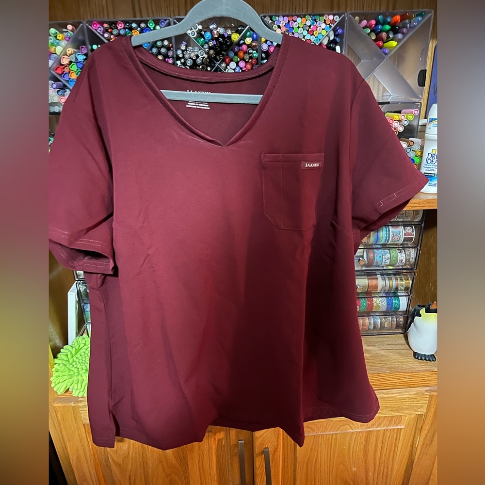 Jaanuu scrub top 3x (wine)